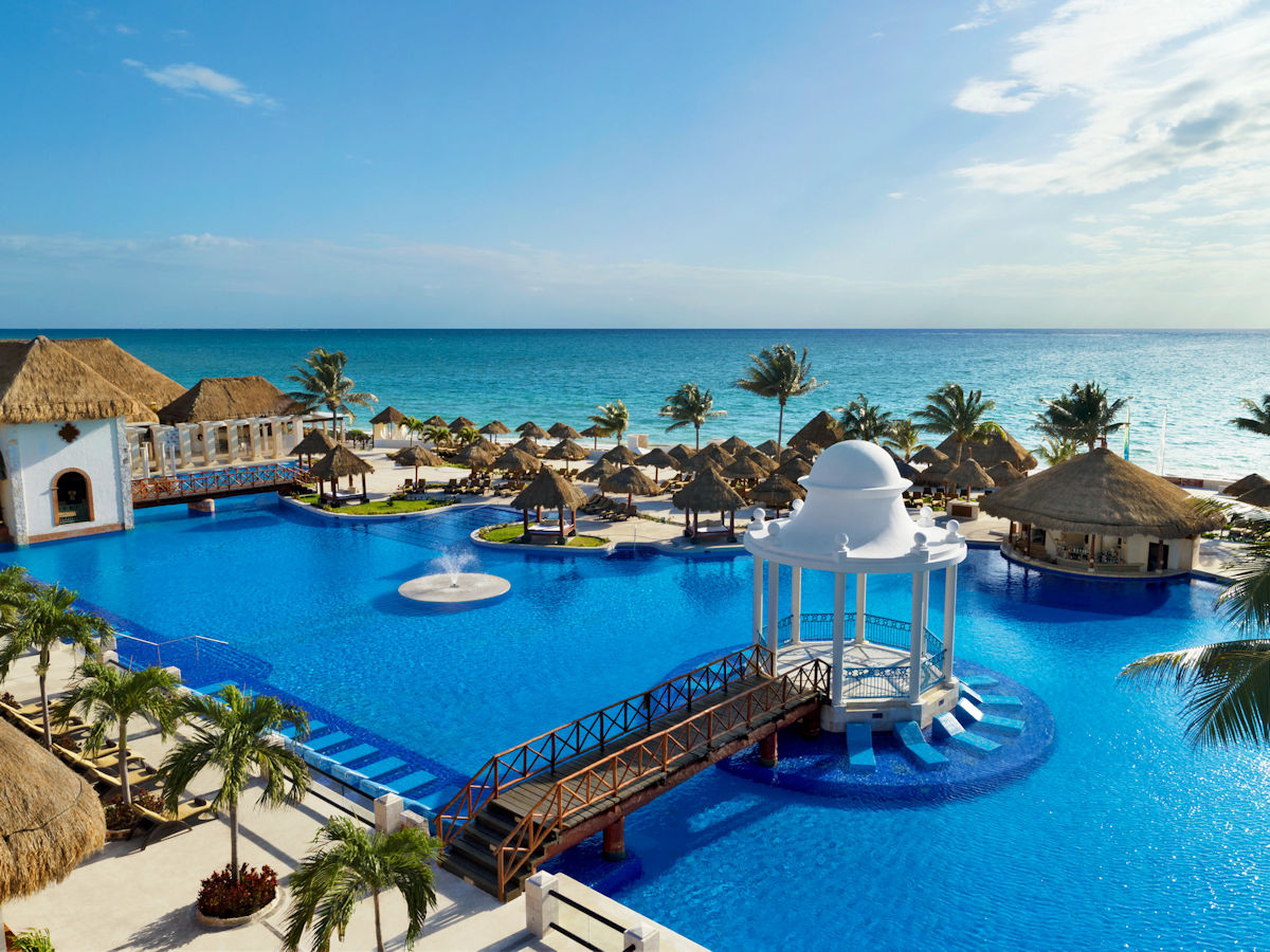 Dreams Sapphire Riviera Cancun - Dreams Sapphire Resort & Spa. Copyright © 2022 Hyatt Corporation.