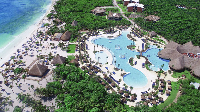 The Hotel - Grand Palladium Colonial Resort & Spa. Copyright Grand Palladium Colonial Resort.