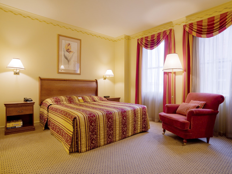 Deluxe Room - Hotel Grand Chancellor Adelaide. Copyright Hotel Grand Chancellor Adelaide.