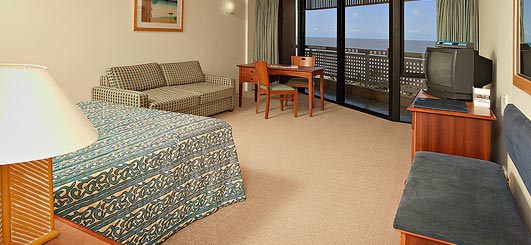 Oceanview Queen - Rydges Esplanade Resort Cairns. Copyright Rydges Hotels & Resorts.